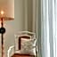 Room & Vespa Suite 4
