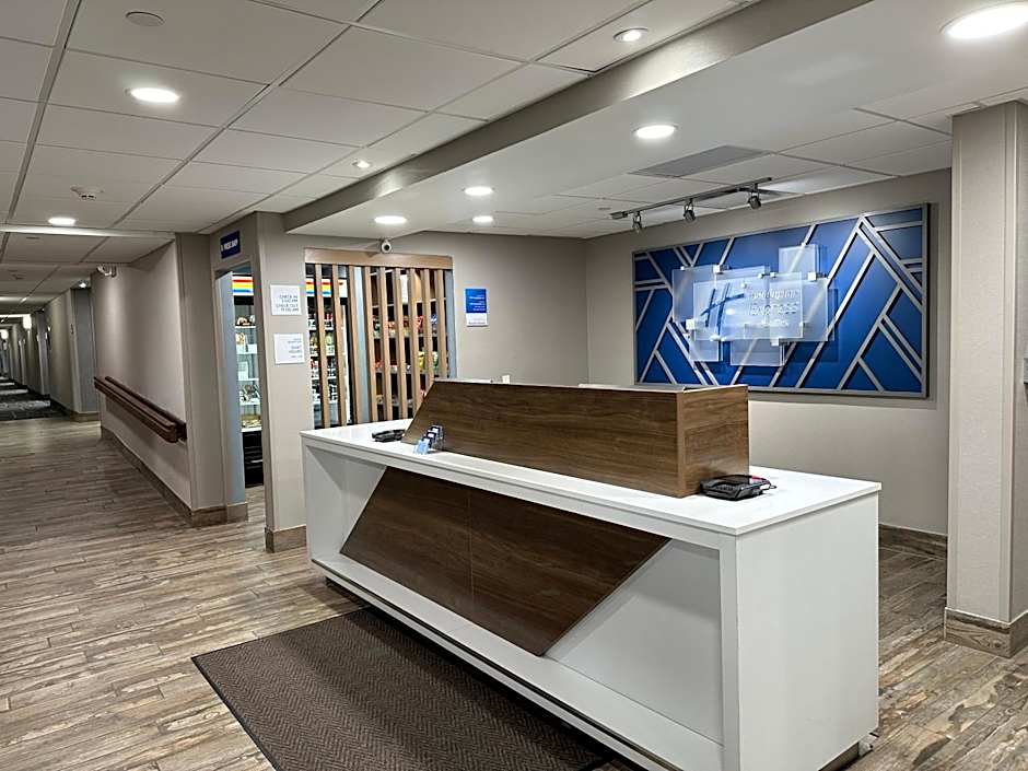 Holiday Inn Express & Suites Eden Prairie  Minneapolis By IHG