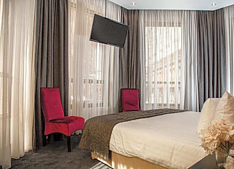 Senior Suite