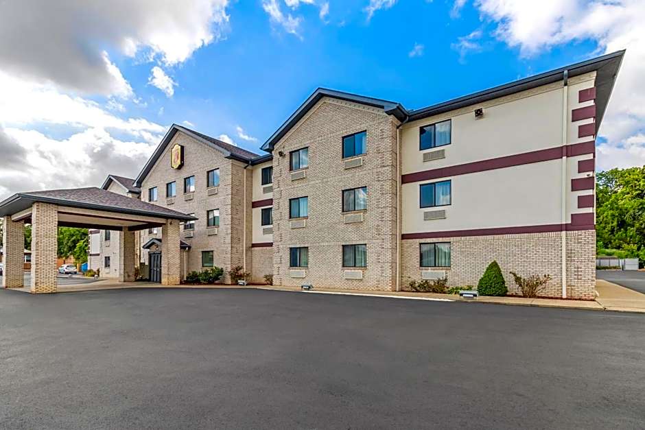 Super 8 by Wyndham Uniontown PA