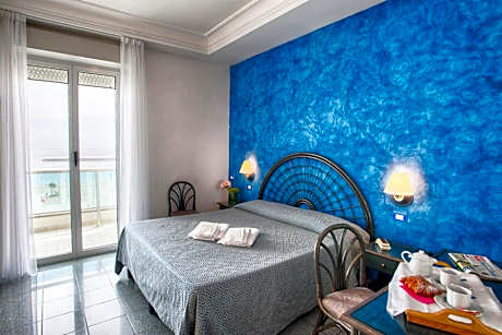 Deluxe Triple Room with Sea View