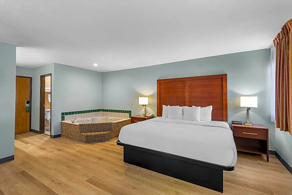 Quality Inn Waverly