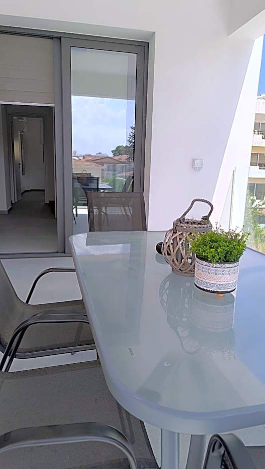 Larvella Estia Luxury Suites