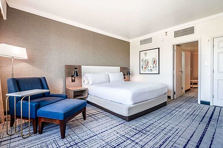Photo 1 of 5 of 1 King Bed, Hearing/Mobility Accessible, Roll in Shower