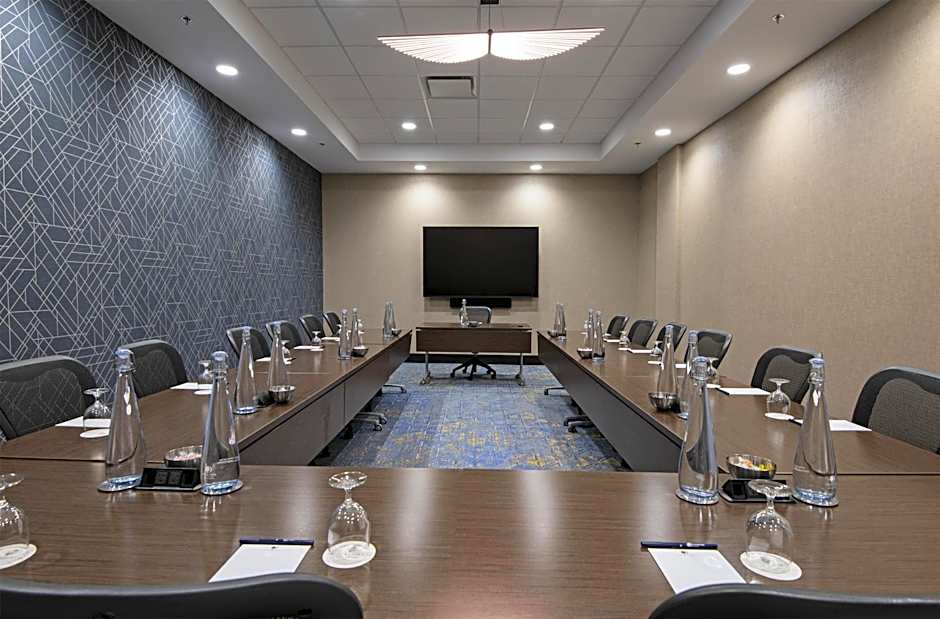 DoubleTree by Hilton West Edmonton