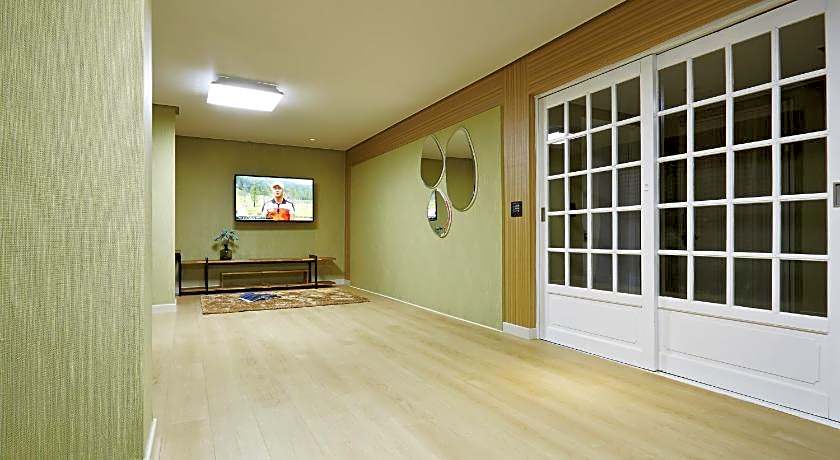 Cheongju Namoo Hotel