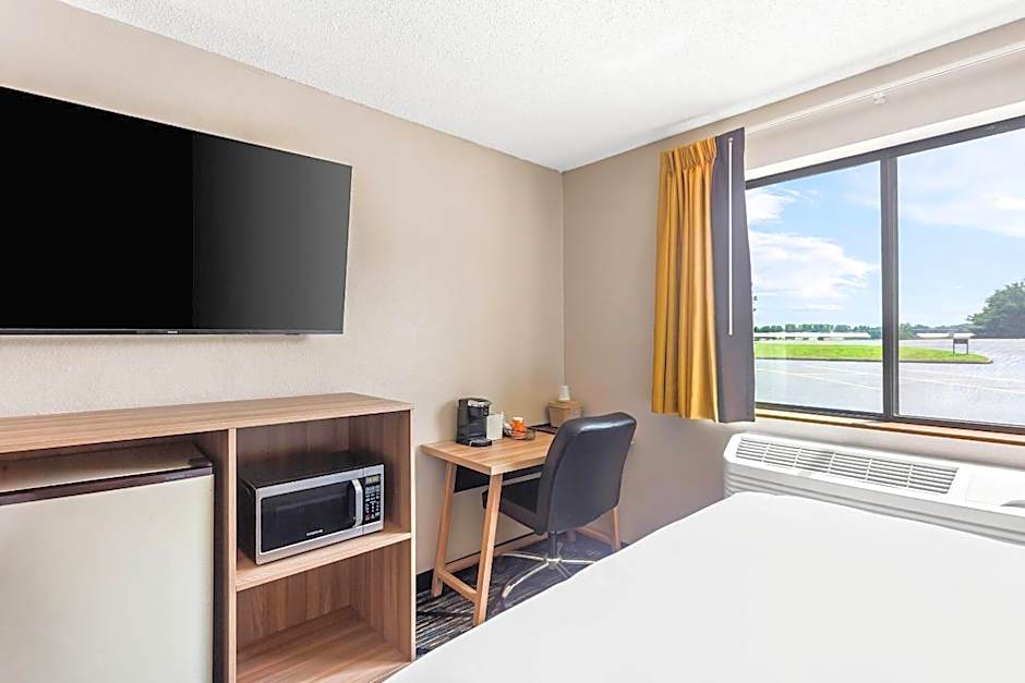 Quality Inn & Suites Howe - Sturgis