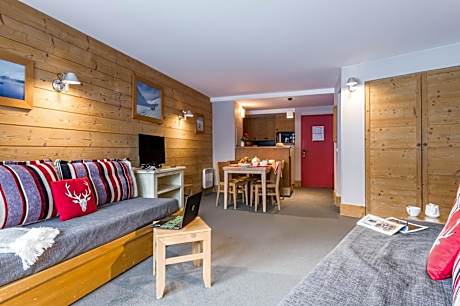 One-Bedroom Apartment with Sleeping Alcove (6 People) - South Side