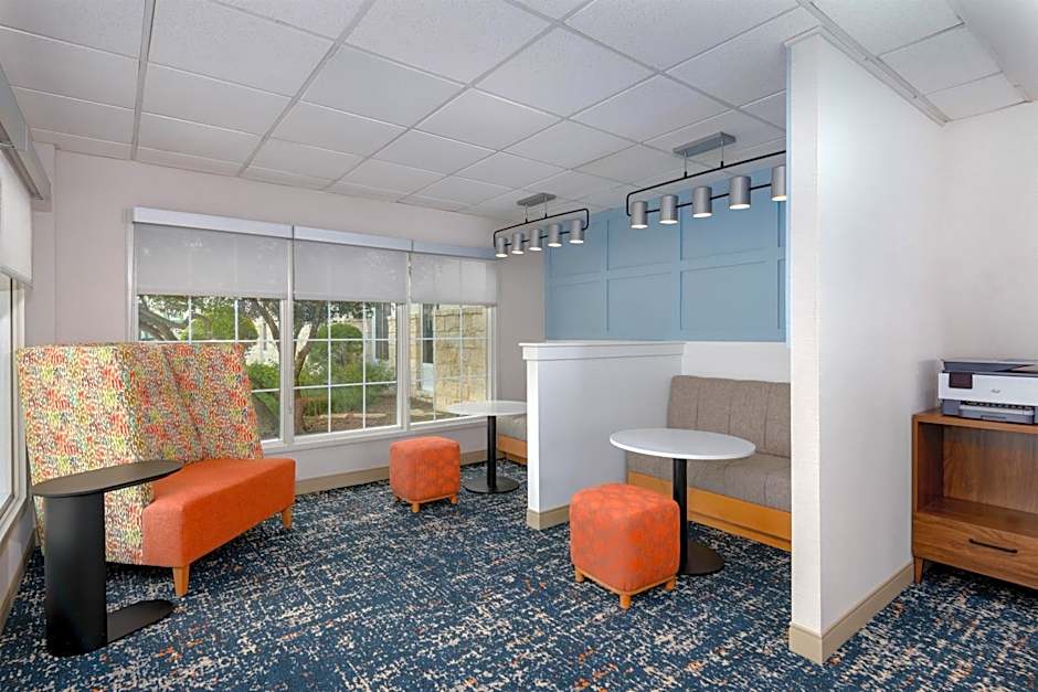 Hampton Inn By Hilton And Suites Austin-Airport