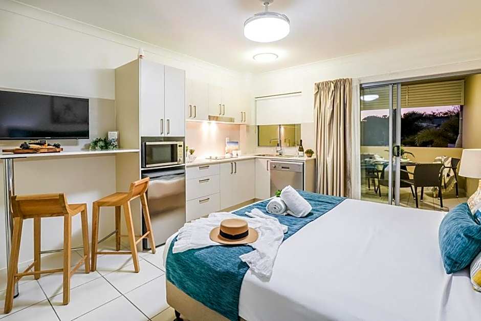 Photo 1 of 6 of Executive Studio 1 King Bed, Pool View