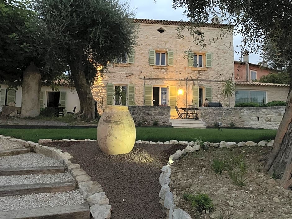 Le Mas Des Roses 1884 – Vence, CT