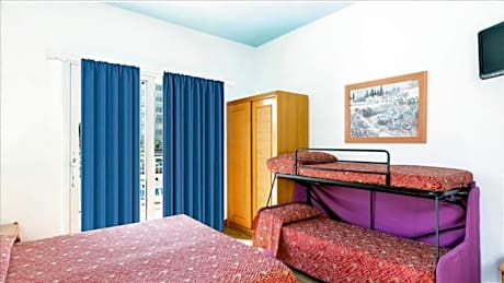 Quadruple Room with Balcony