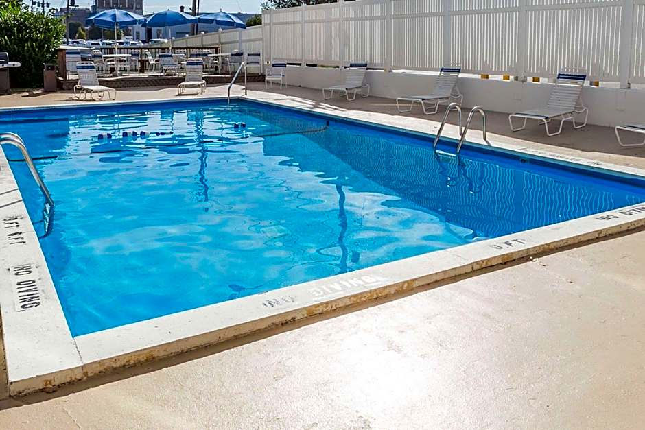 Days Hotel & Conference Center by Wyndham Danville