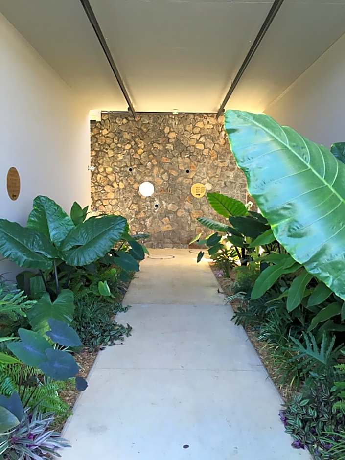 Dina Morgabine Saint Gilles