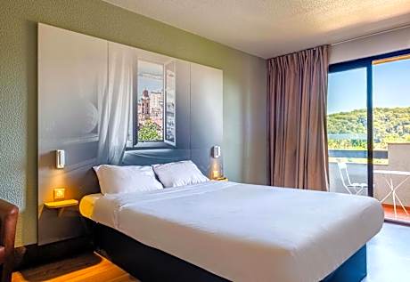 B&B Hôtel Villeneuve Loubet Village