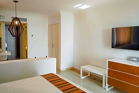 Studio (4 Adults)
