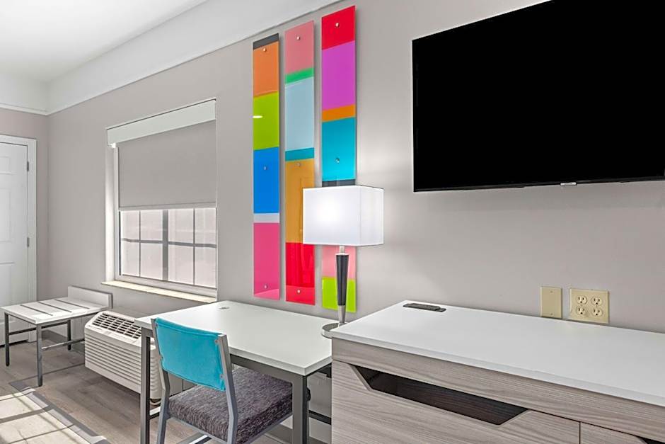 La Quinta Inn & Suites by Wyndham Raymondville