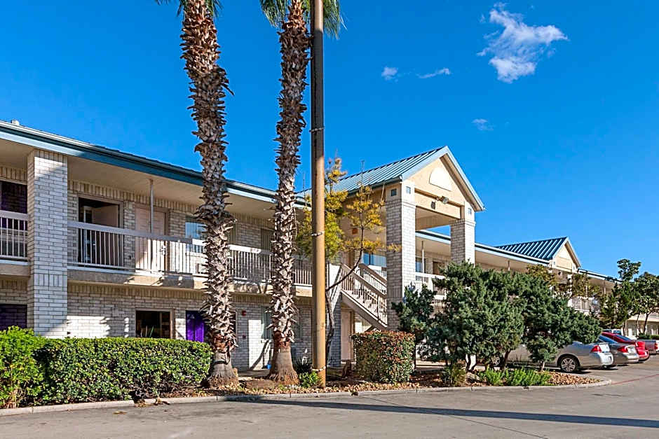Econo Lodge San Antonio South