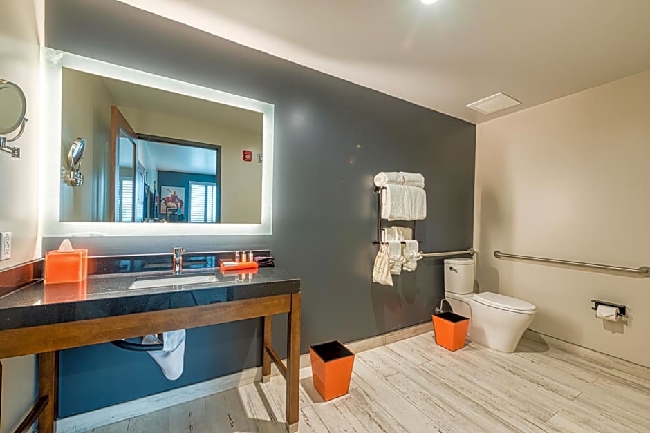 Hotel Lexen Newhall & Santa Clarita - Near Six Flags Magic Mountain