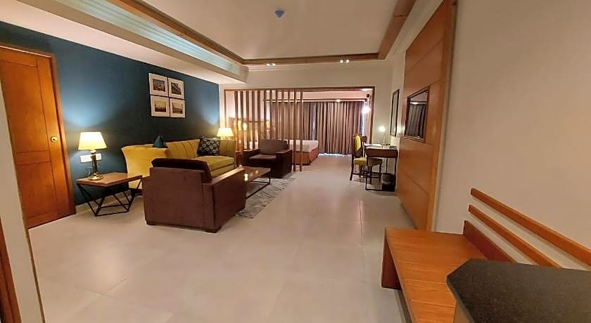 Regent Plaza Hotel & Convention Center