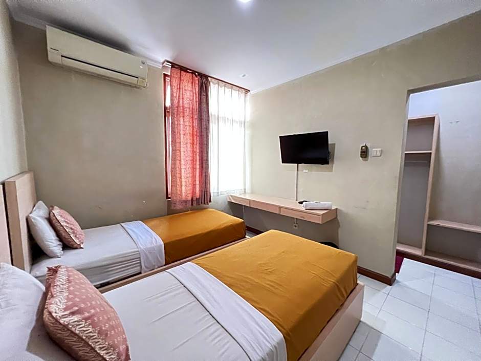 Hotel Winotosastro by Athelu