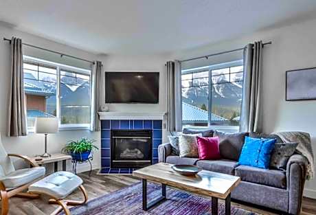 Big Mountain Views - Bright 2-story Corner Unit