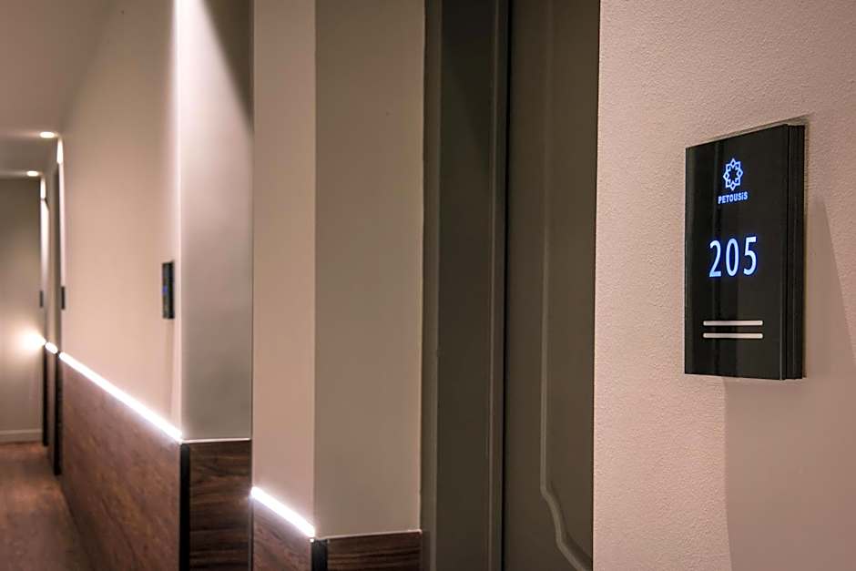 Petousis Hotel & Suites