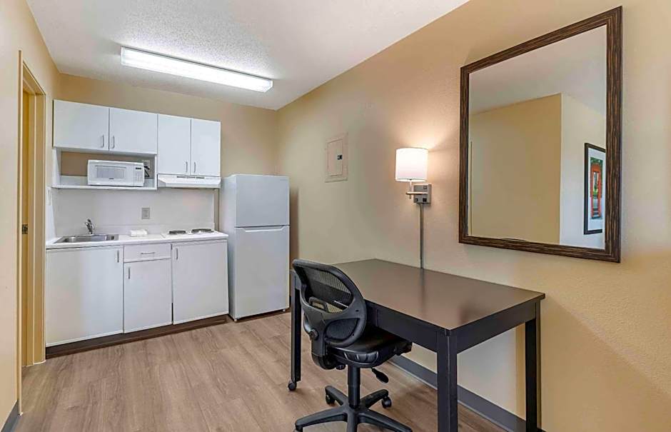 Extended Stay America Select Suites - St. Louis - Westport - East Lackland Rd.