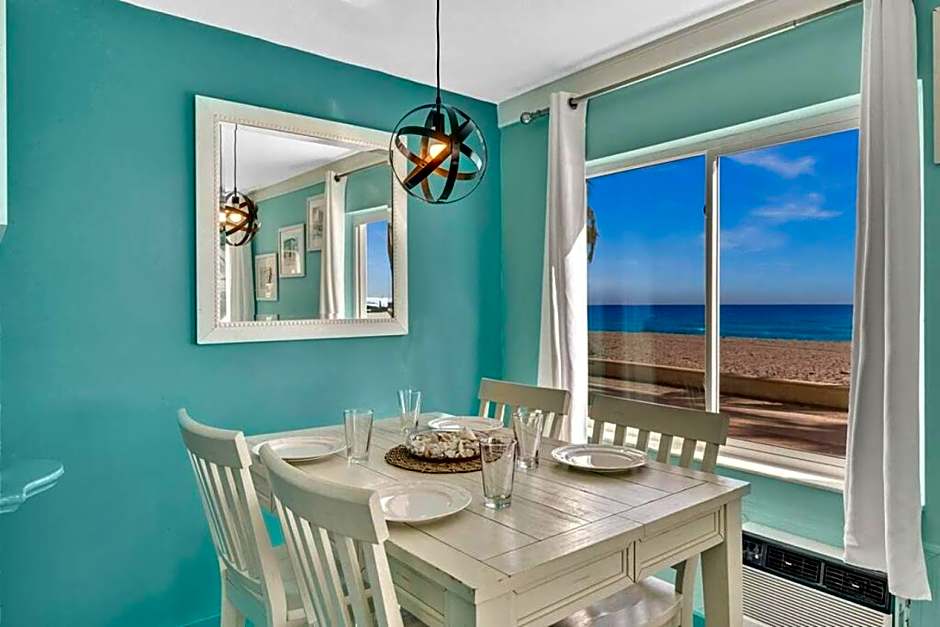 Panoramic beachfront Suite