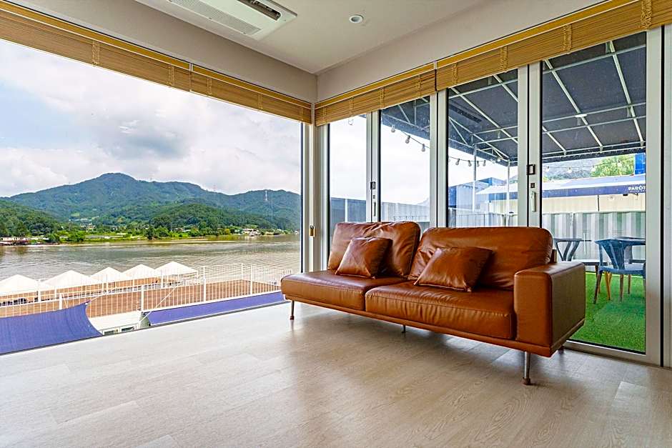 Parotia waterhouse hotel