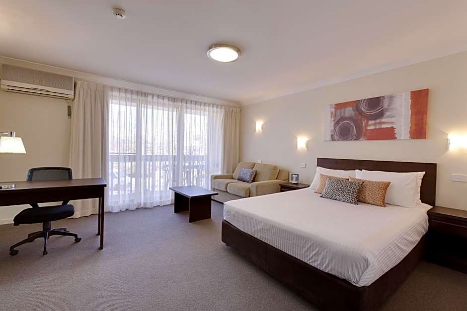 Photo 1 of 9 of Executive 1 Queen Bed, Balcony