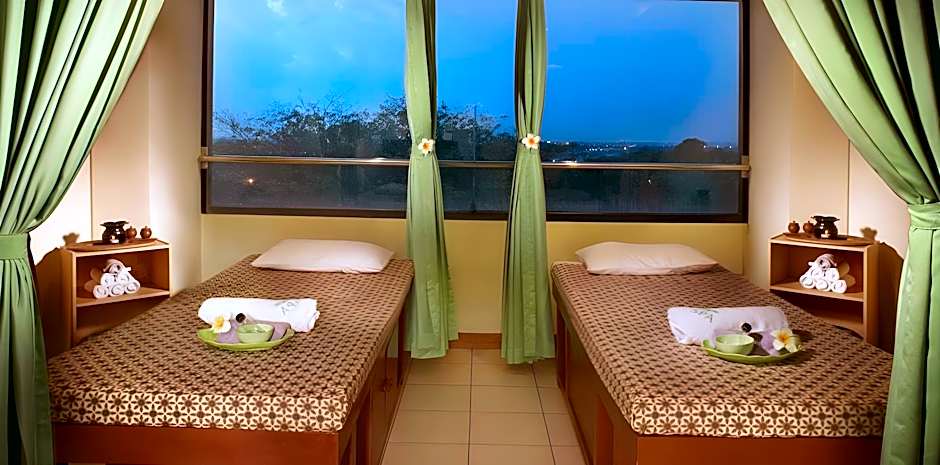 Puri Kiic Golf View Hotel