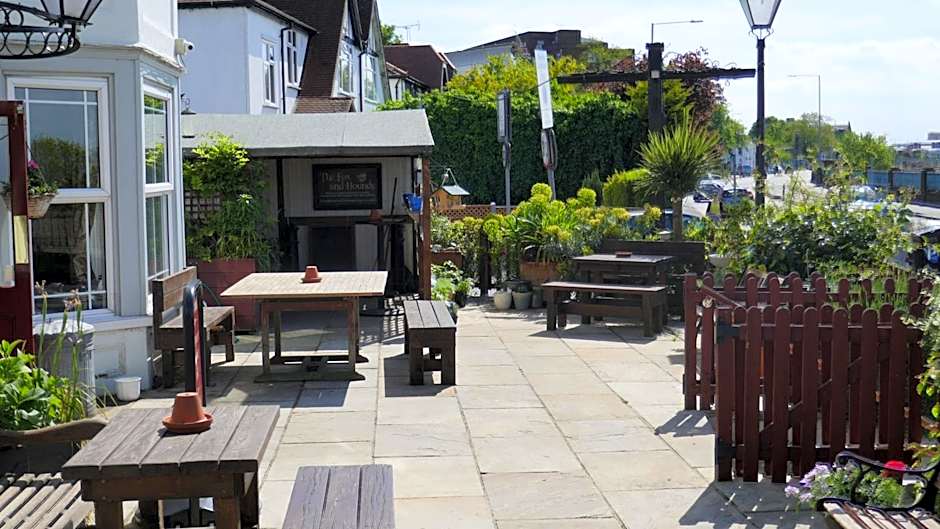 Fox Hounds Pub – Kingston