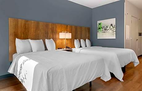 Deluxe 2 Queen Non-Smoking