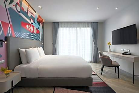 Studio Executive Room