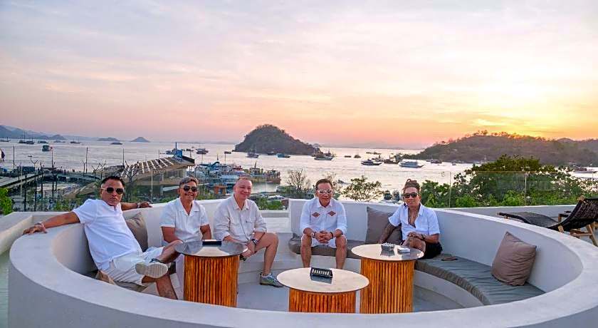 DEJAVU 2.0 HOTEL BAJO KOMODO