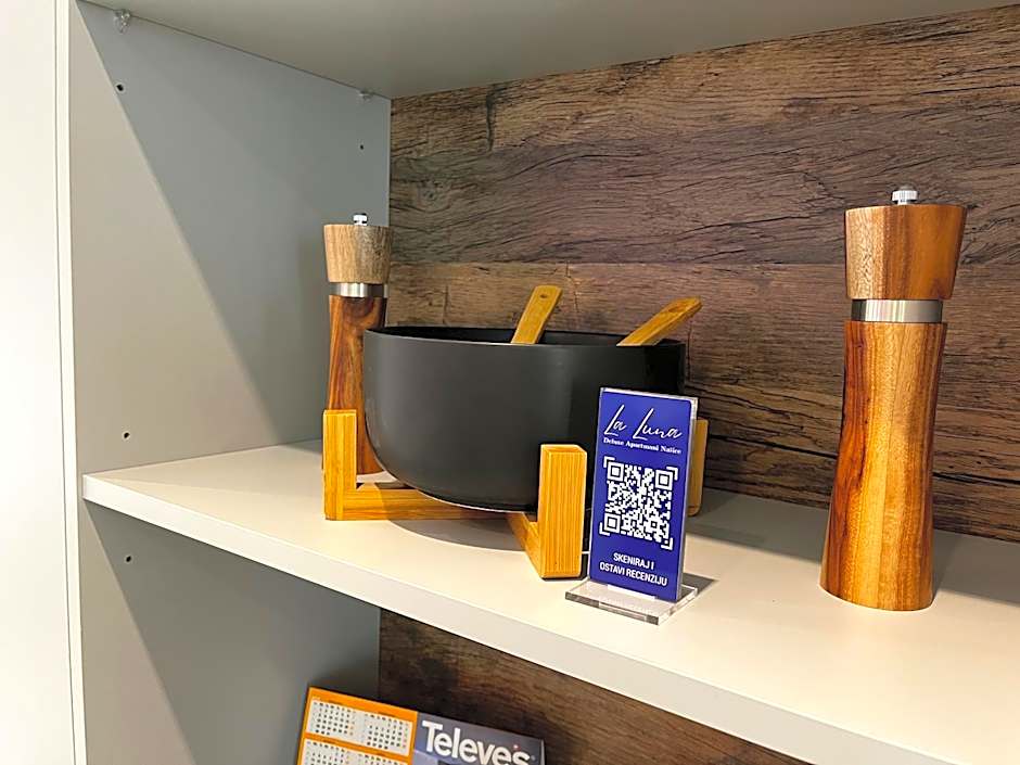 La Luna Petite Suite Deluxe Apartment with Pool & Jacuzzi, Bikes and Covered Parking