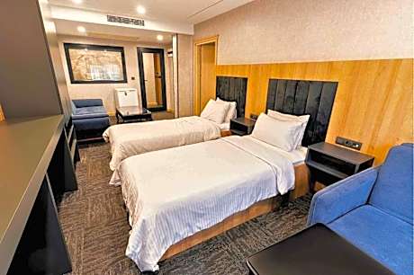 Deluxe Suite with Spa Bath