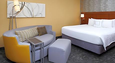 Deluxe, Guest room, 1 King, Sofa bed