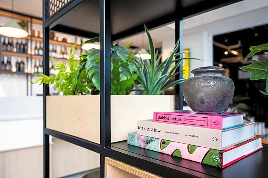 Staycity Aparthotels Paris La Defense