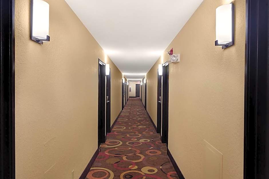 Super 8 by Wyndham Joplin