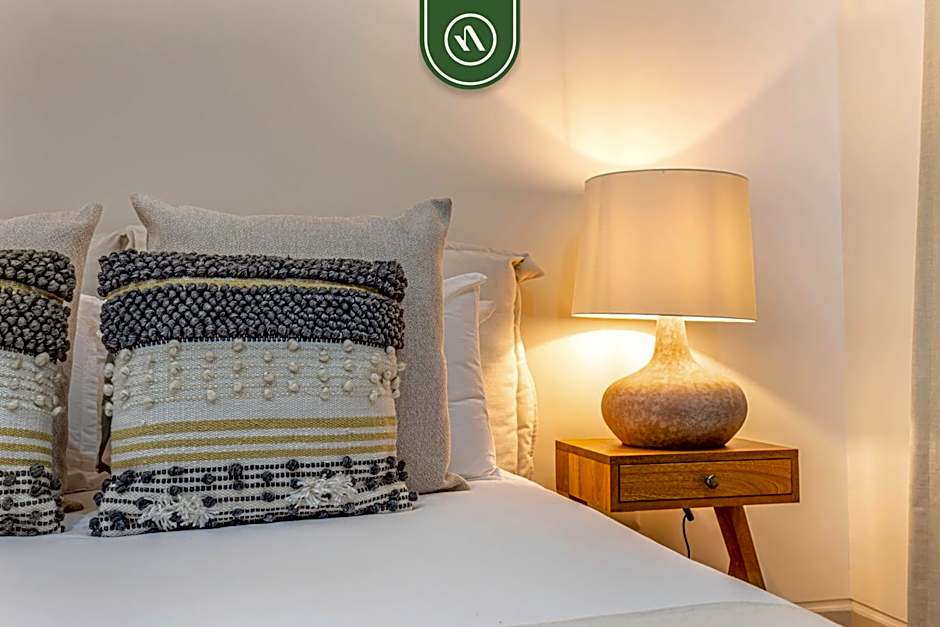 Brand New 3 BR Penthouse - Oceanview Rooftop Pool