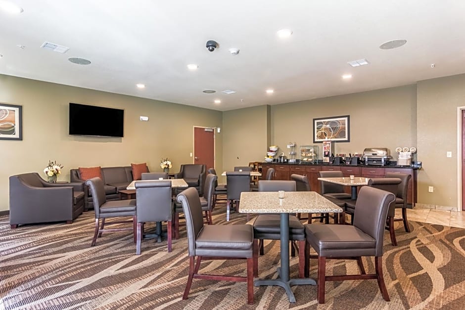 Cobblestone Hotel & Suites - Torrington