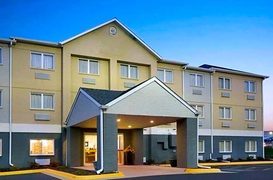 Dubuque Inn and Suites