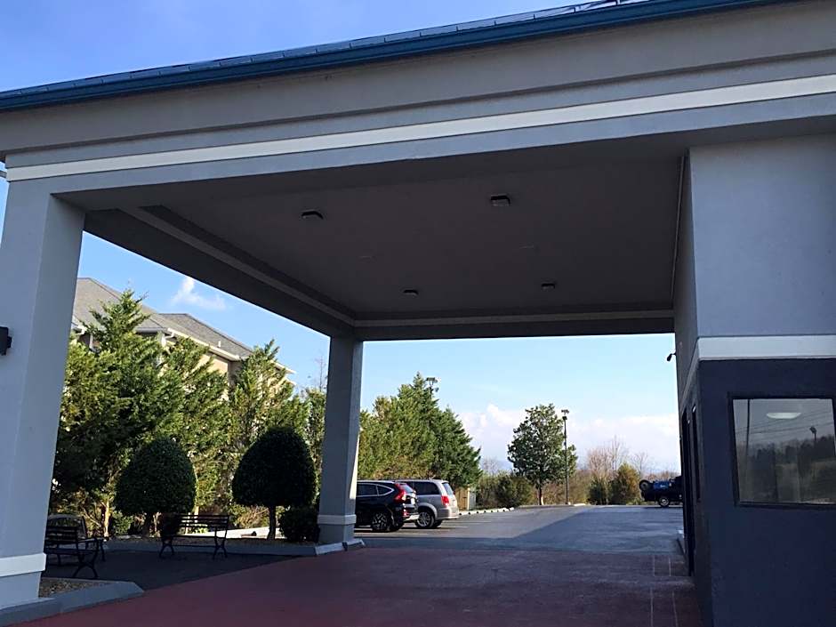 Super 8 by Wyndham Dandridge