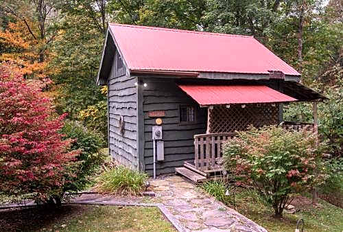Moore House Inn & Cabins