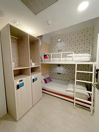 Bunk Bed Room with Shared Bathroom (Female Only)