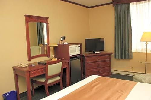 Travelodge Hotel by Wyndham Montreal Airport