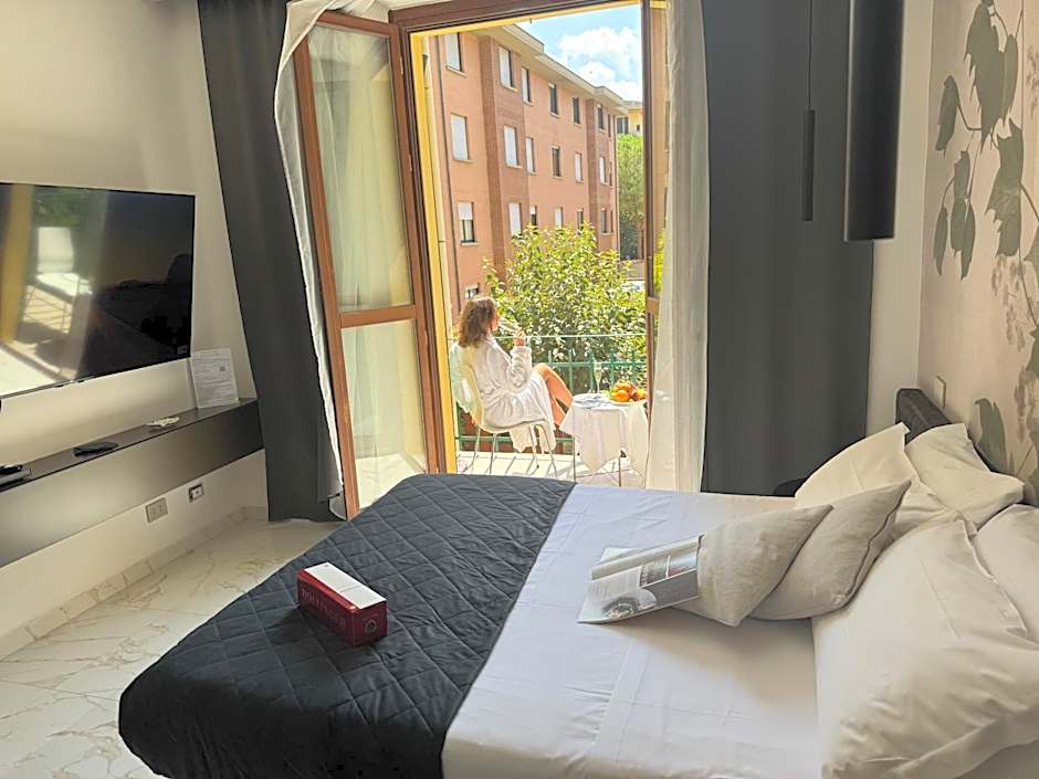 Photo 1 of 12 of Deluxe Suite, Jetted Tub