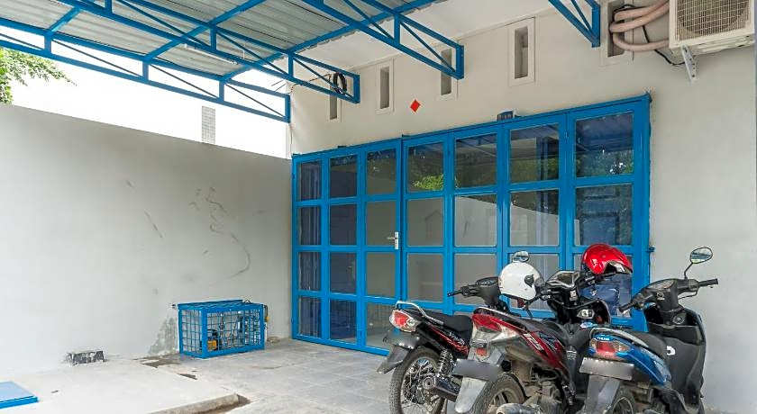 RedDoorz near Manhattan Square Medan